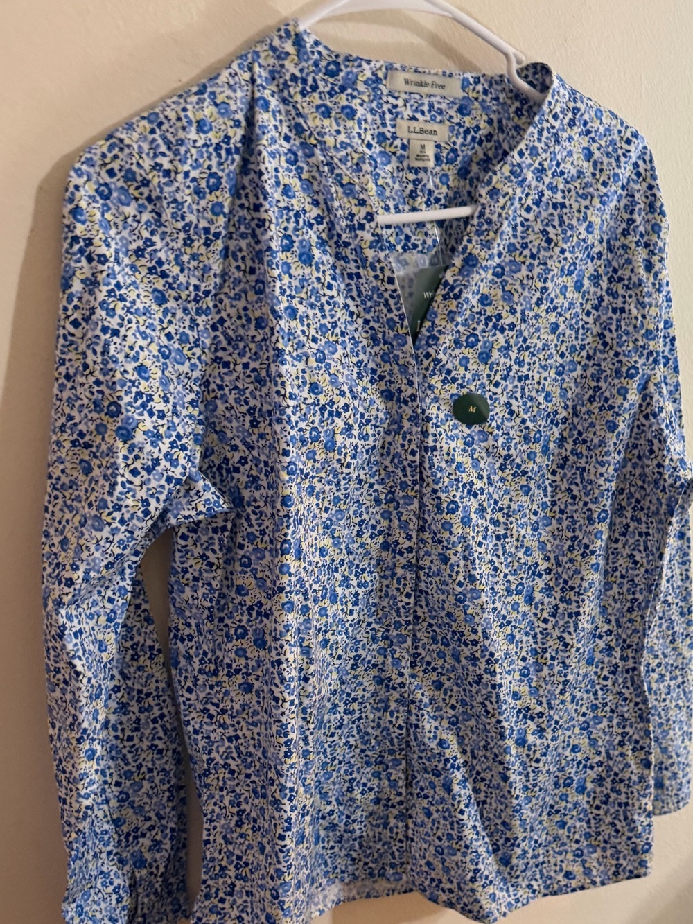 NWT L.L. Bean Size Medium Wrinkle Free Blue Ditsy Floral Button-Down Shirt
